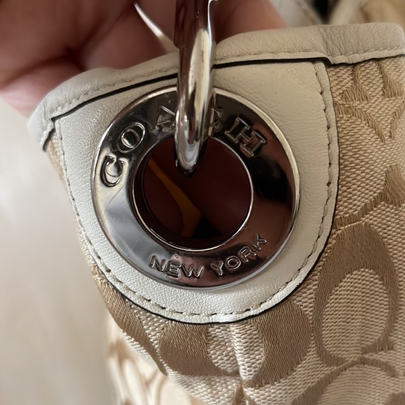 Coach Hadley signature duffle bag/wrist bag. Medium size - Picture 9 of 16